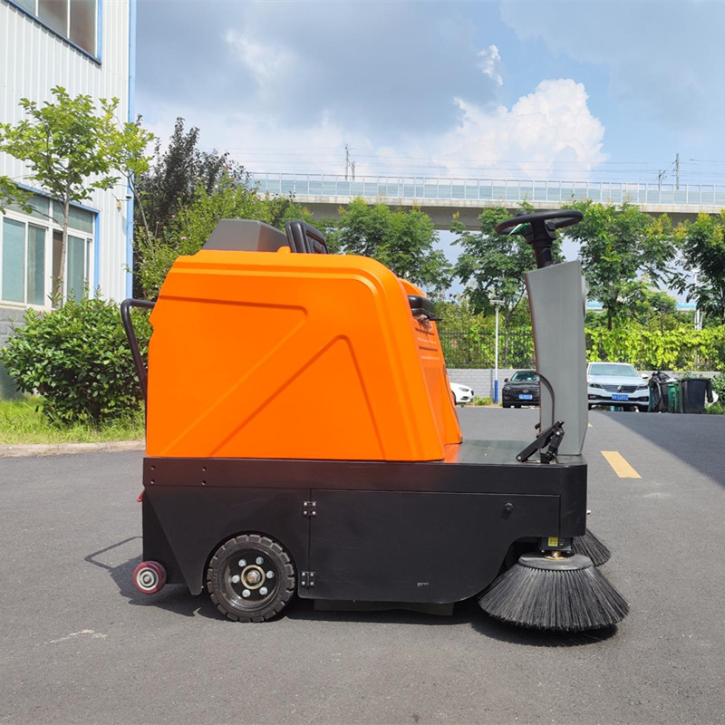 電動掃地機在車間使用過程中需要注意哪些問題